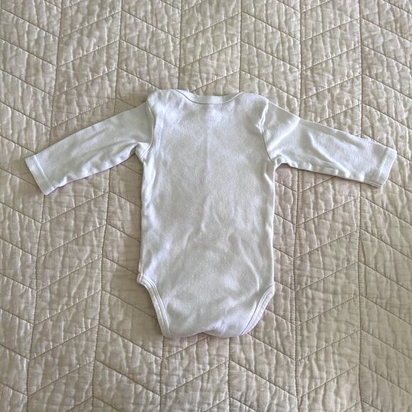 Rae Dunn Baby Santa´s Little Helper White Christmast Onesie Size 6-9 M - Picture 5 of 9